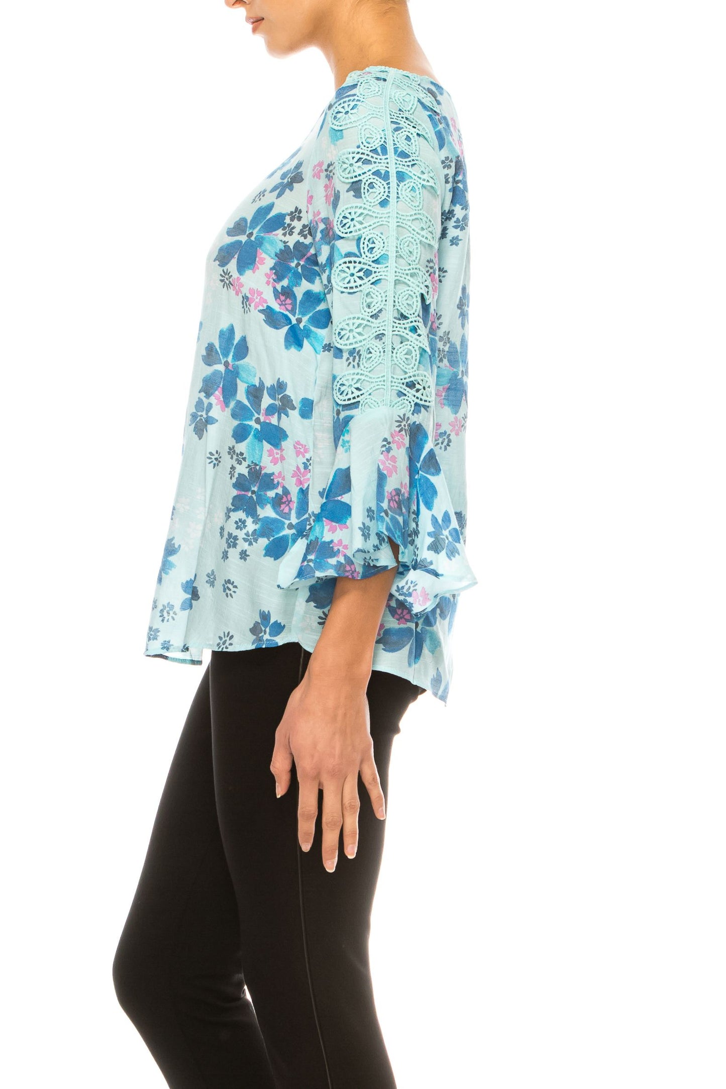 Hope & Harlow Applique Sleeve Floral Top